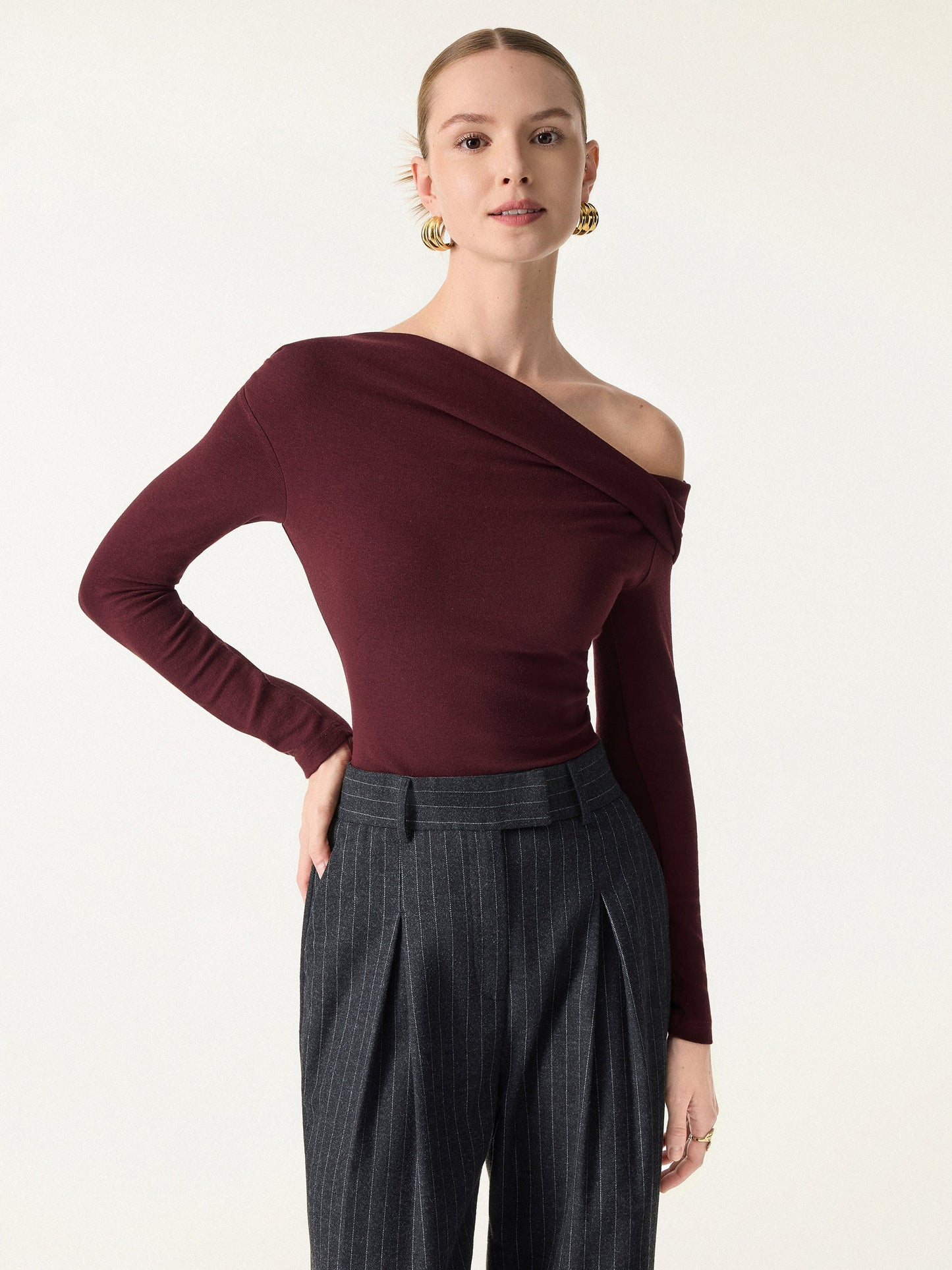 Top Multi-Look a Collo Versatile e Manica Lunga