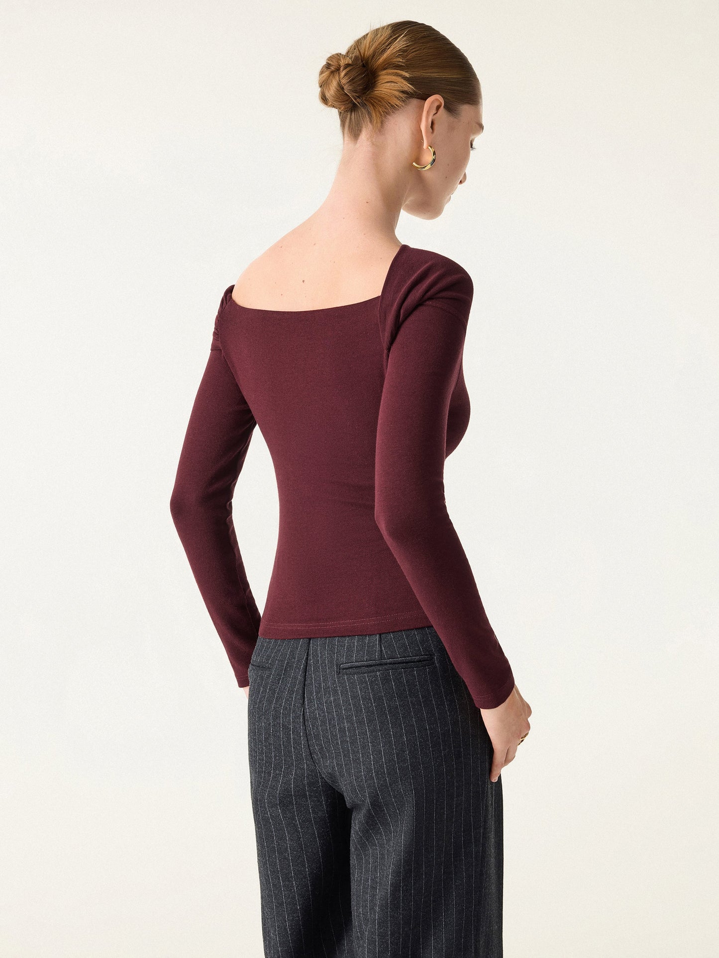 Top Multi-Look a Collo Versatile e Manica Lunga
