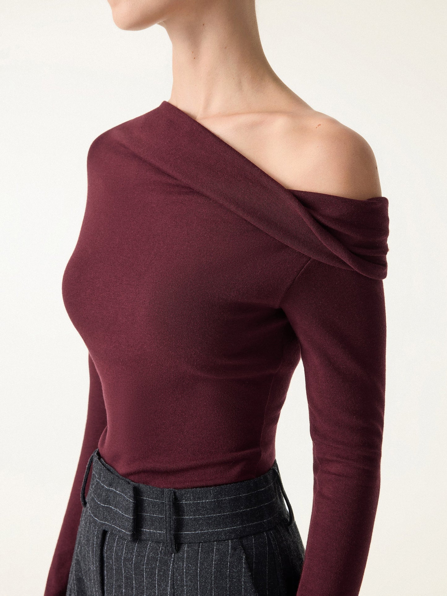 Top Multi-Look a Collo Versatile e Manica Lunga
