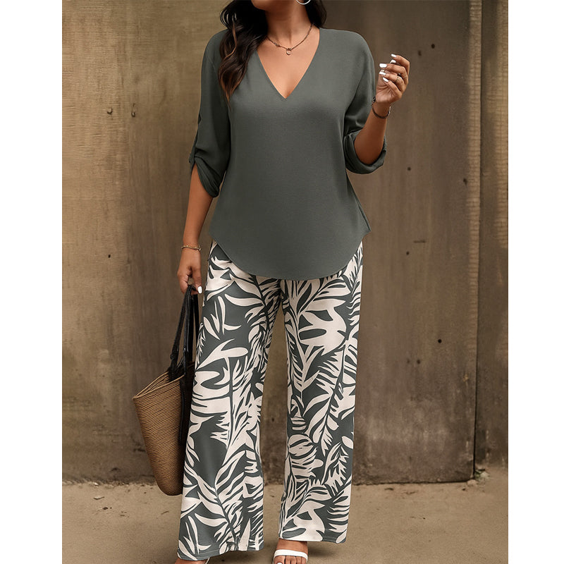 Leire | Completo Donna Blusa con Scollo a V e Pantaloni Stampati a Gamba Larga